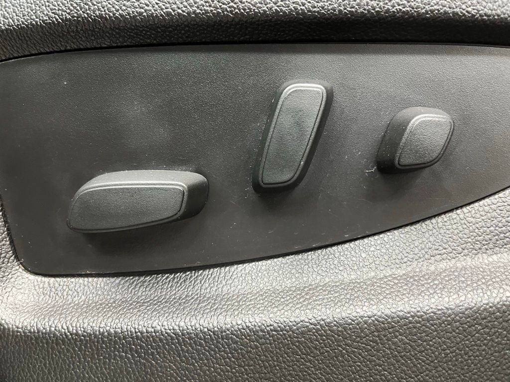 2017 Gmc Yukon SLT photo 11