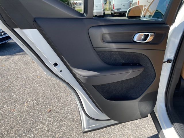 2022 Volvo XC40 T5 Inscription photo 23