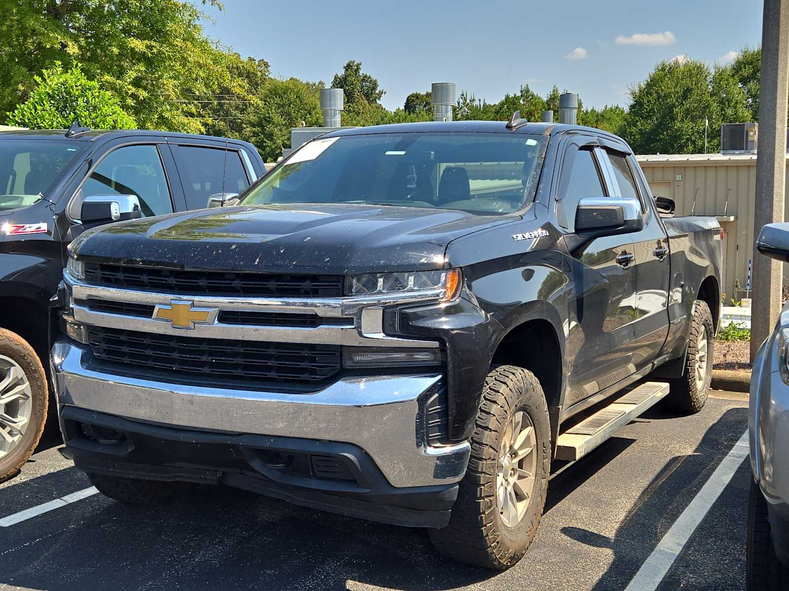 2020 Chevrolet Silverado 1500 LT photo 3