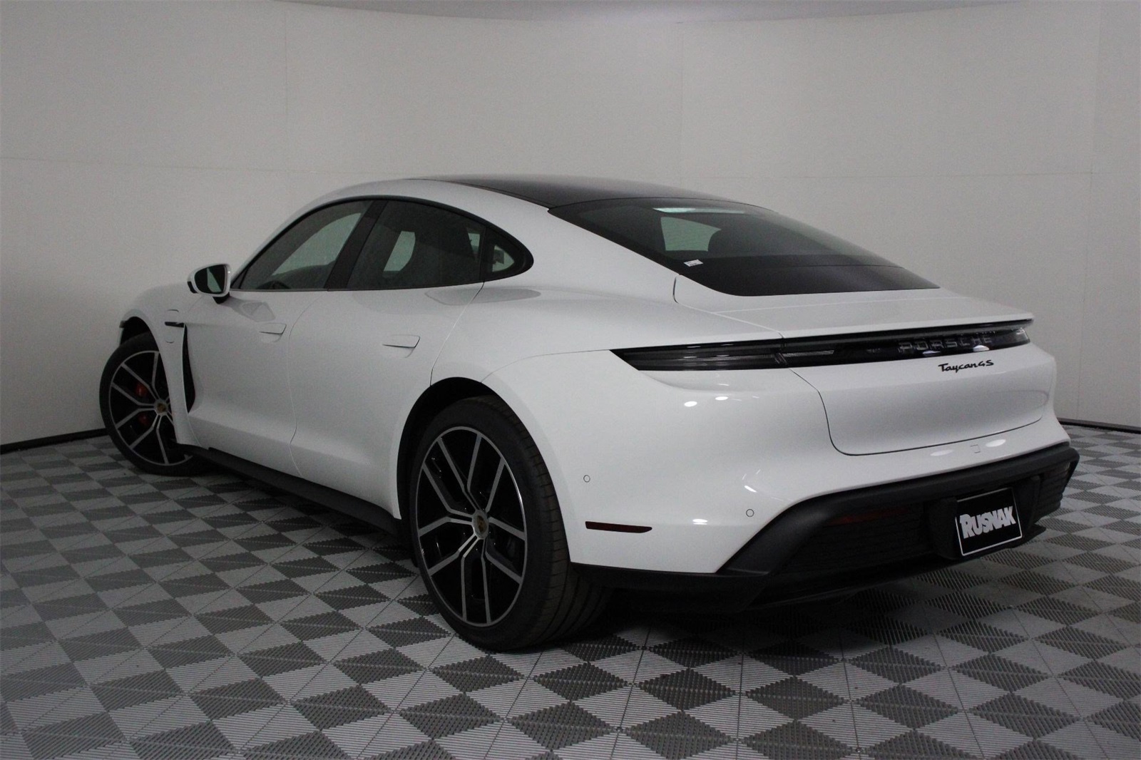 2025 Porsche Taycan 4S photo 3