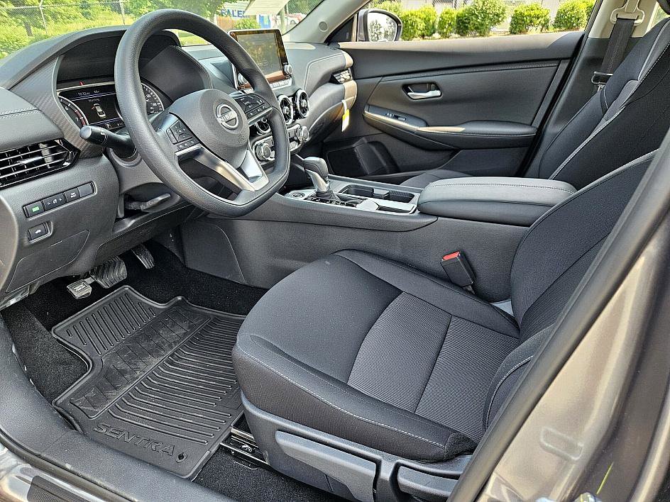 2025 Nissan Sentra SV photo 7