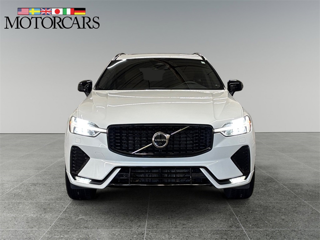 2023 Volvo XC60 B5 Plus photo 8