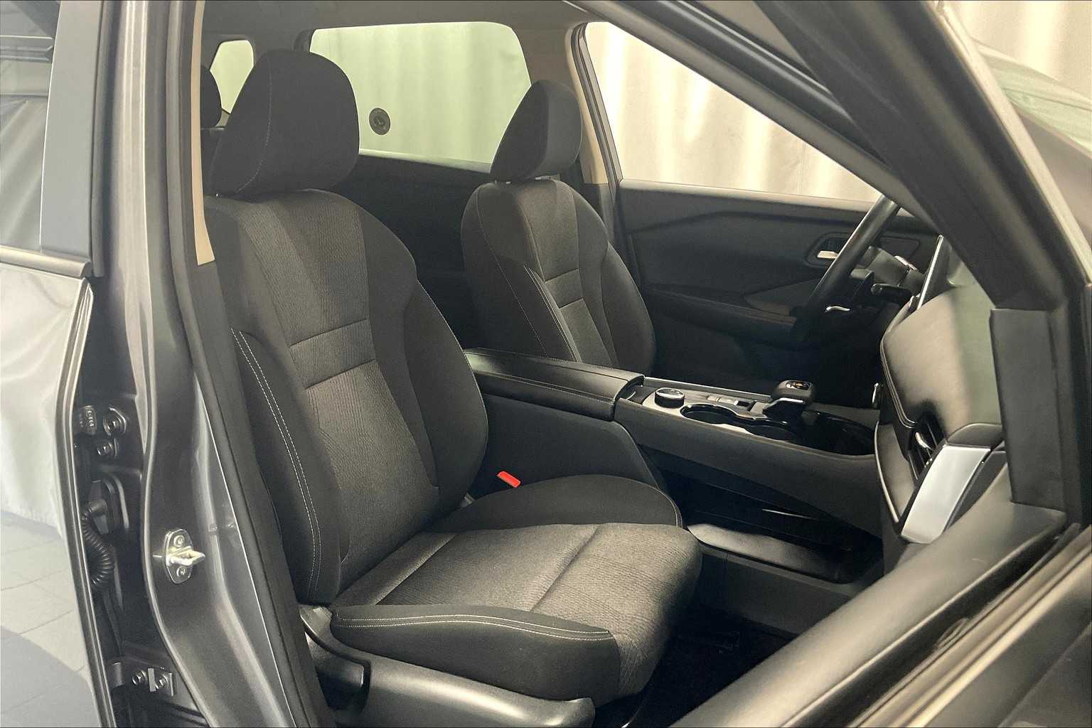 2024 Nissan Rogue SV photo 11