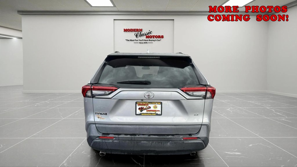 2021 Toyota RAV4 LE photo 6
