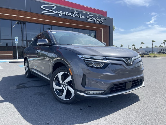 2025 VinFast VF 8 Eco's photo