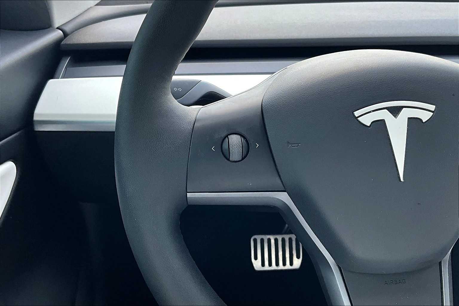 2021 Tesla Model 3 Standard Range Plus photo 21