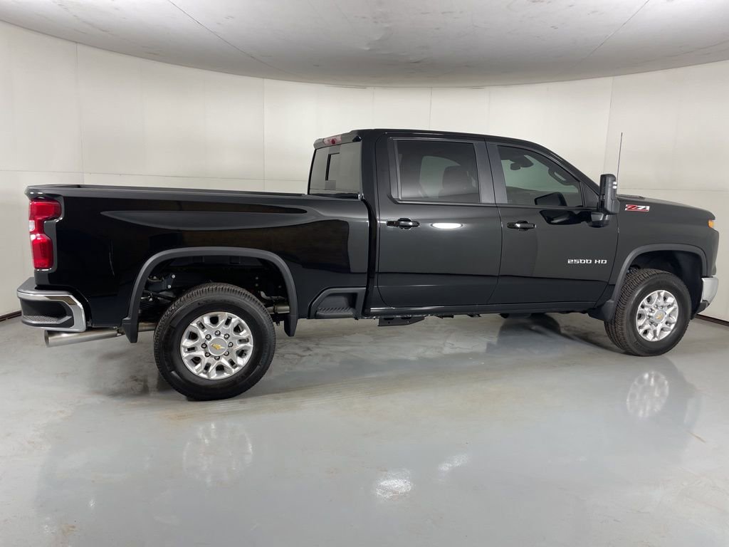 2026 Chevrolet Silverado 1500 LT photo 3