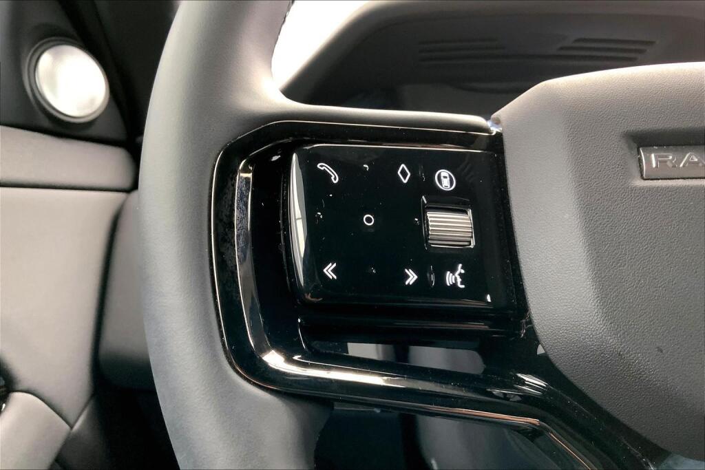 2025 Land Rover Range Rover Evoque Dynamic SE photo 14