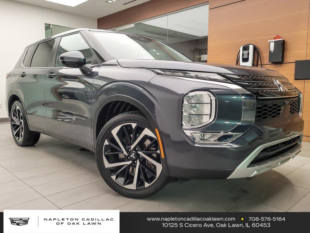 2024 Mitsubishi Outlander SE's photo