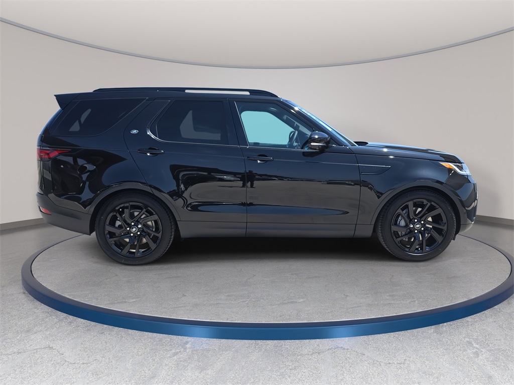 2025 Land Rover Discovery S photo 4