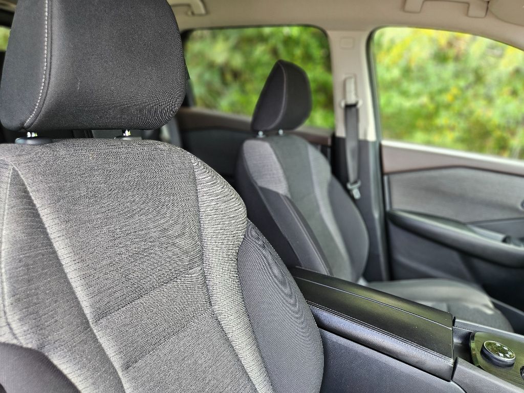 2022 Nissan Rogue SV photo 14