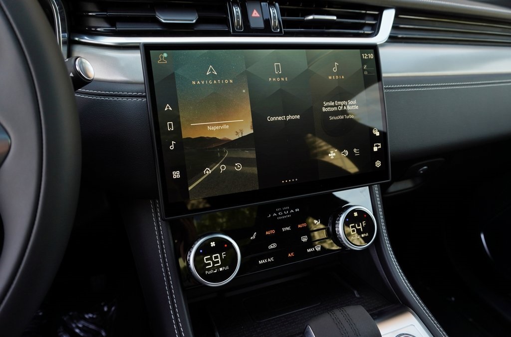 2026 JAGUAR F-PACE - Image 17