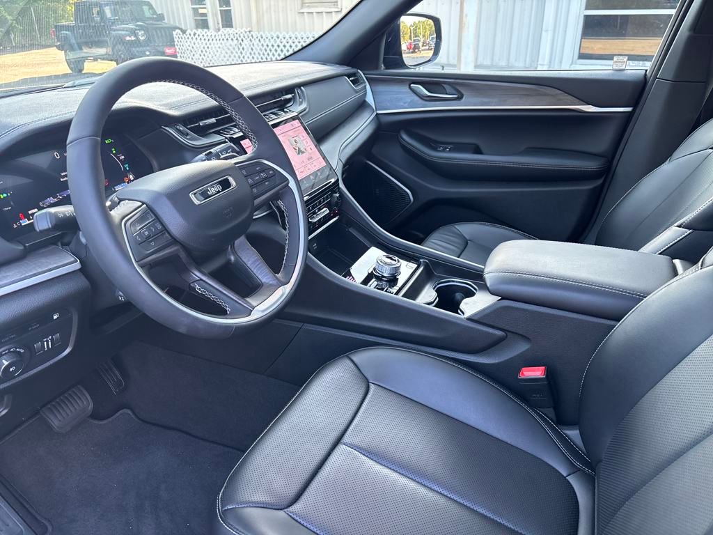 2024 Jeep Cherokee Limited 4xe photo 2