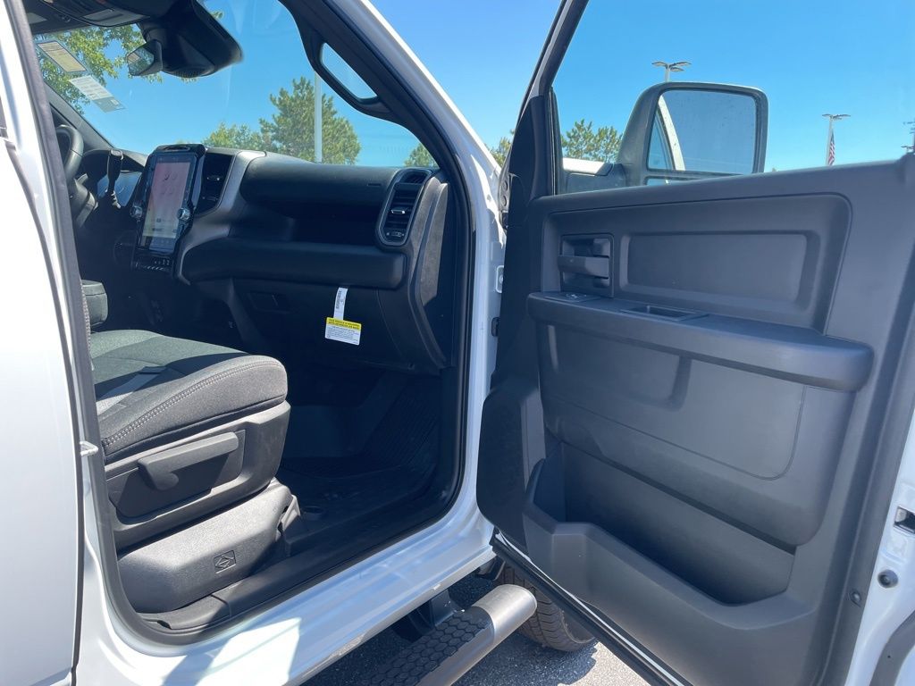 2026 Ram 3500 Tradesman photo 34