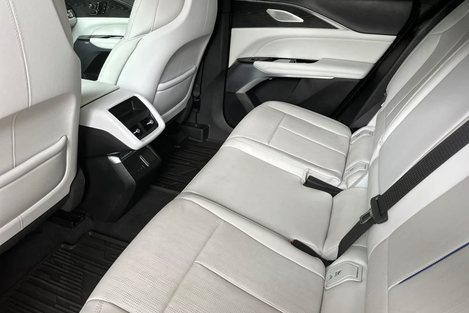 2024 Cadillac Lyriq Sport photo 4