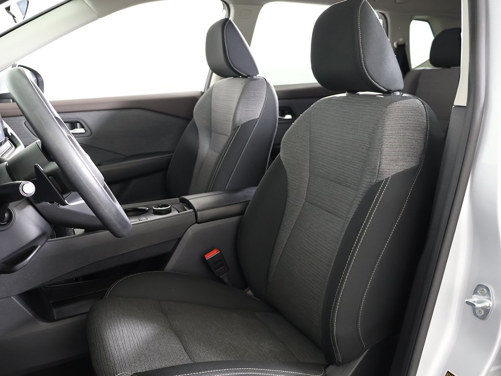 2022 Nissan Rogue SV photo 24
