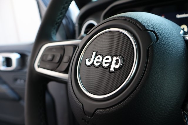 2025 Jeep Wrangler Sahara photo 24