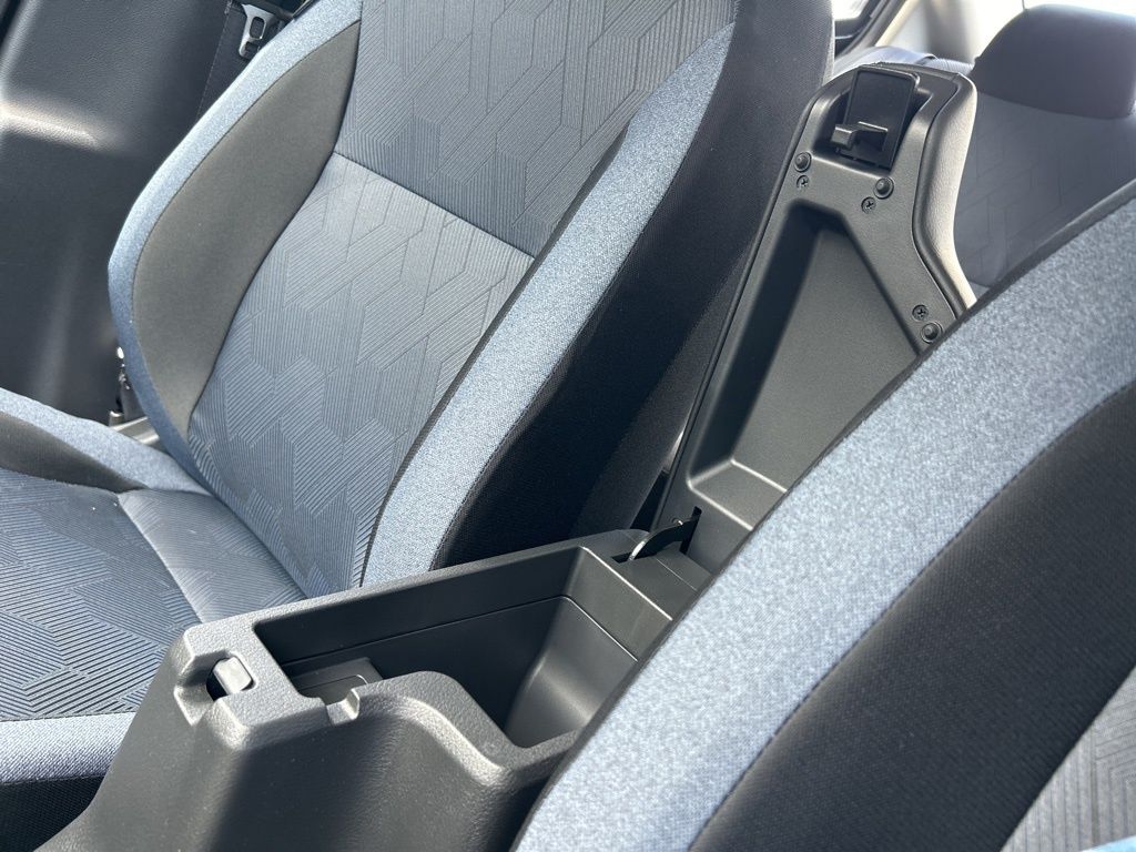 2025 Nissan Versa SV photo 25