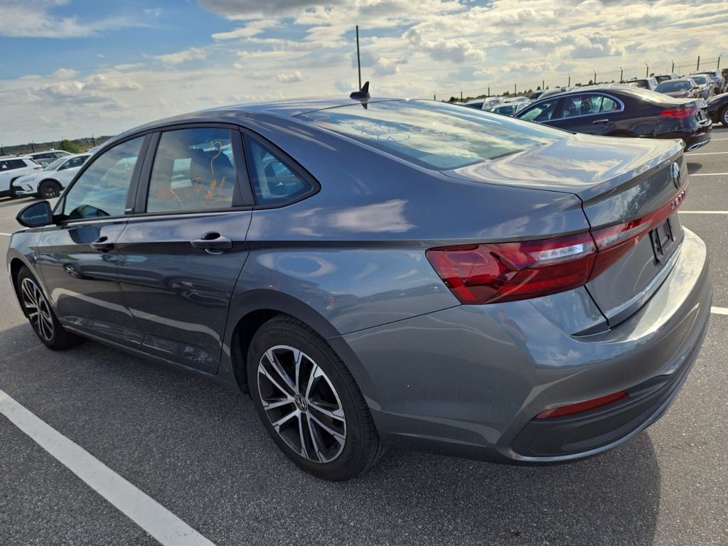 2025 Volkswagen Jetta 1.5T Sport photo 4