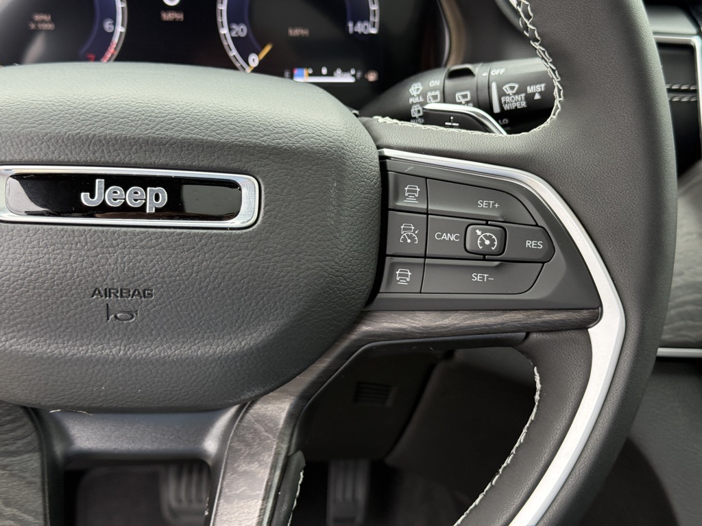 2025 Jeep Grand Cherokee Limited photo 15
