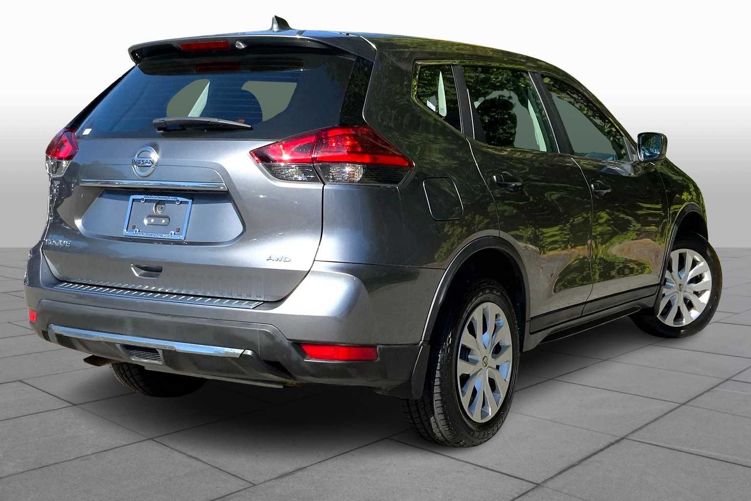 2017 Nissan Rogue S photo 12