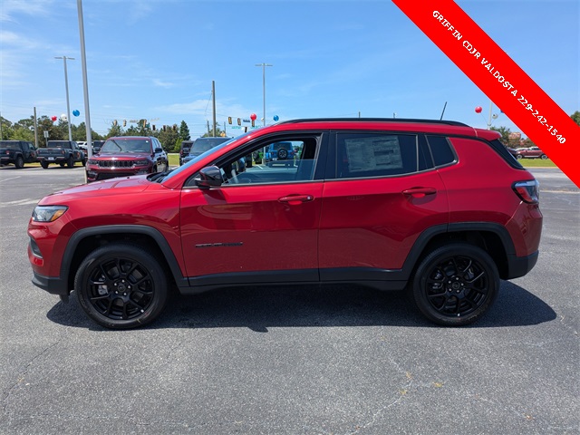 2025 Jeep Compass Latitude photo 3