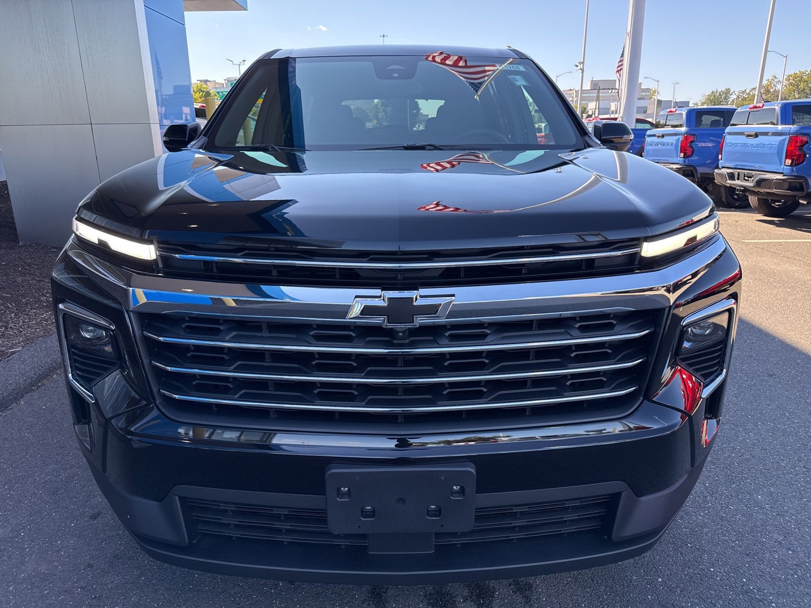 2025 Chevrolet Traverse photo 2
