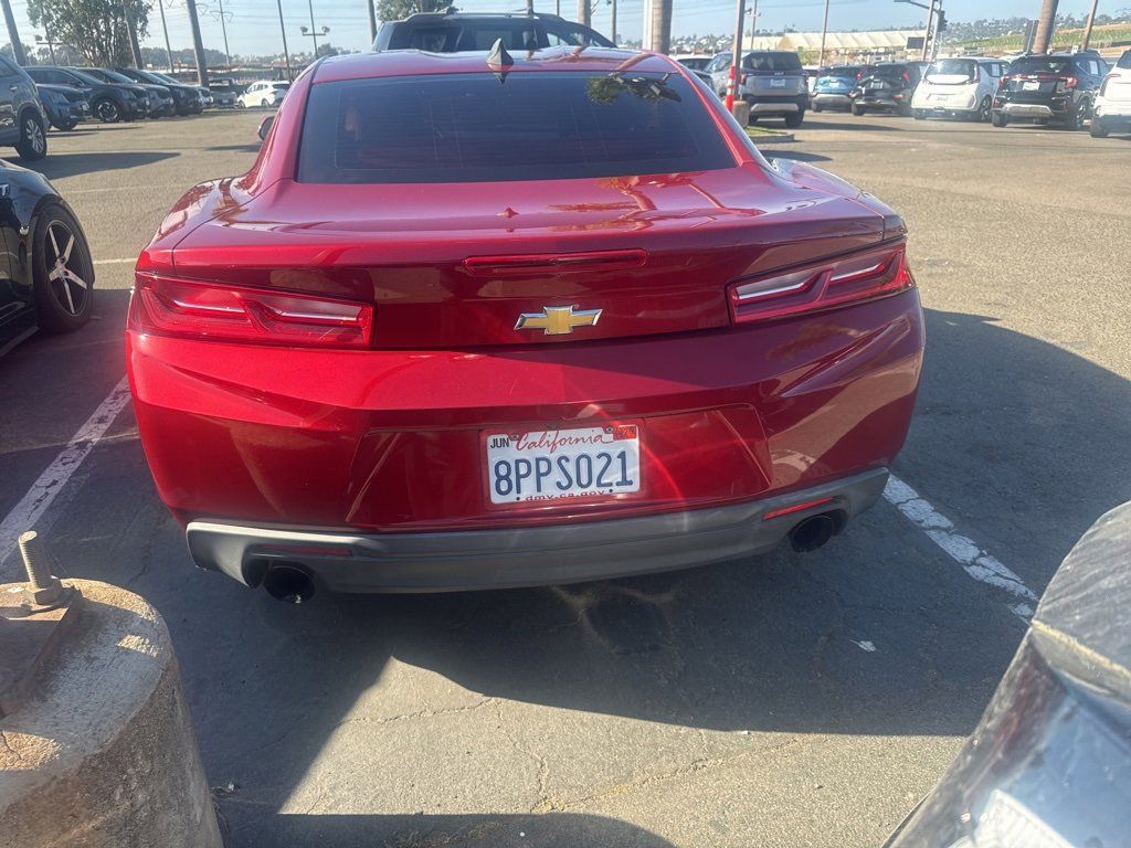 2018 Chevrolet Camaro 1LT photo 4