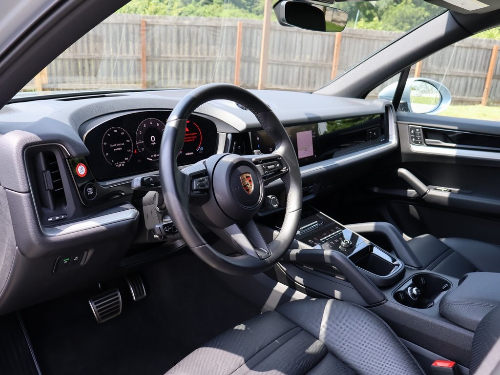 2024 Porsche Cayenne S photo 2