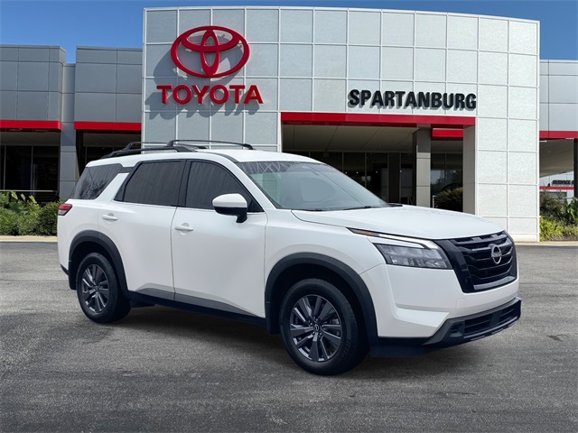 2024 Nissan Pathfinder SV's photo