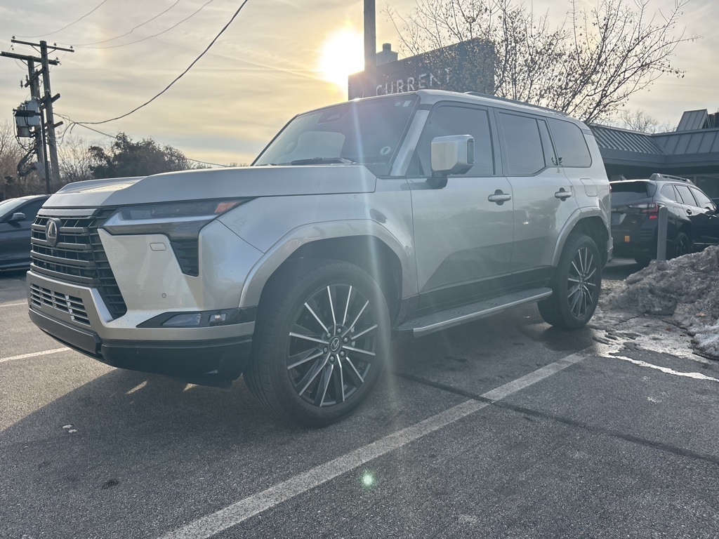 2024 Lexus GX Luxury's photo