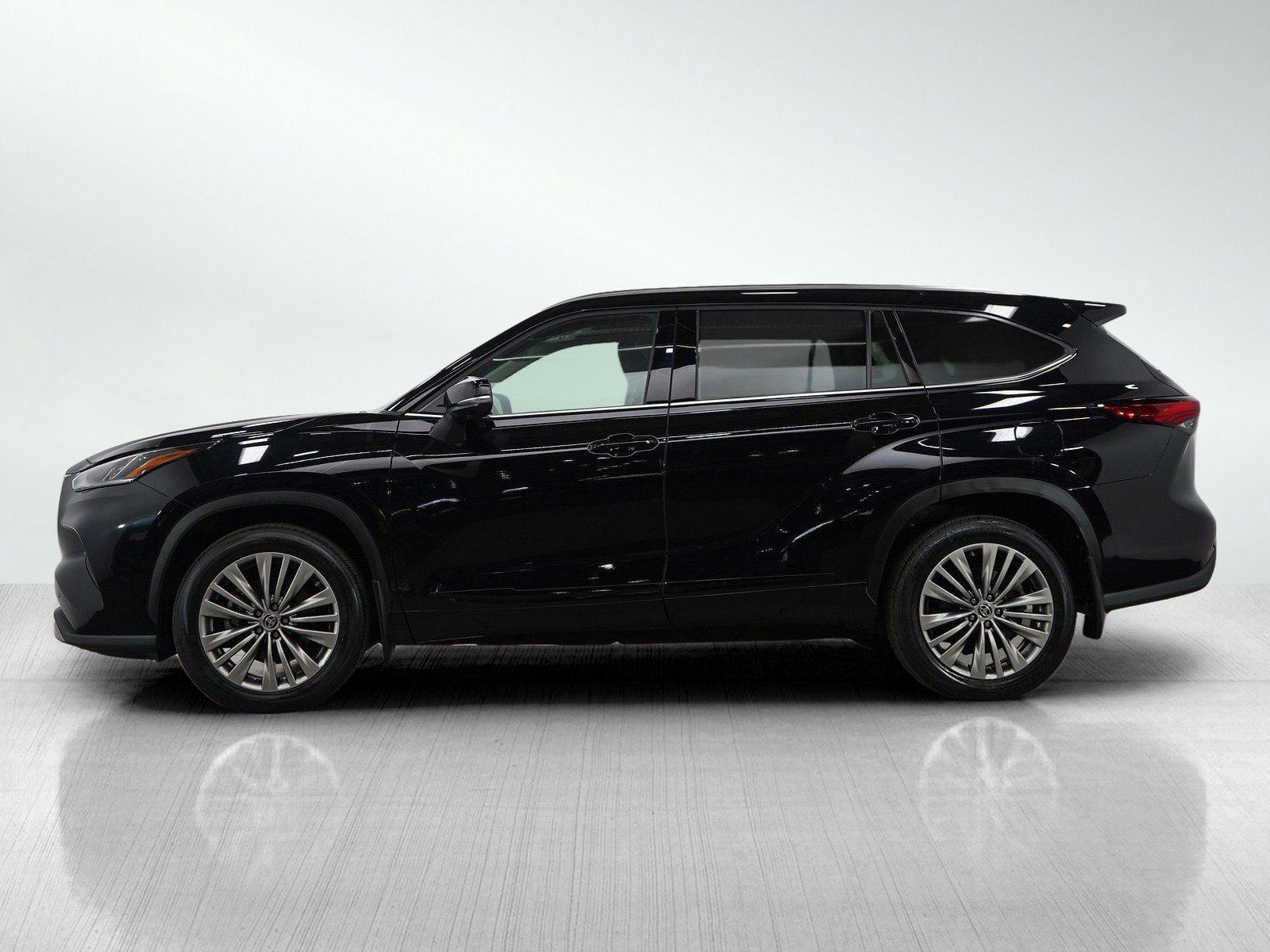 Used 2023 Toyota Highlander Platinum with VIN 5TDKDRBH7PS002369 for sale in Burnsville, Minnesota