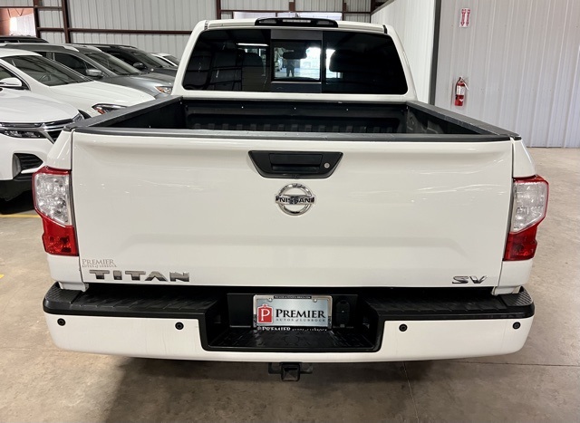 2018 Nissan Titan SV photo 2