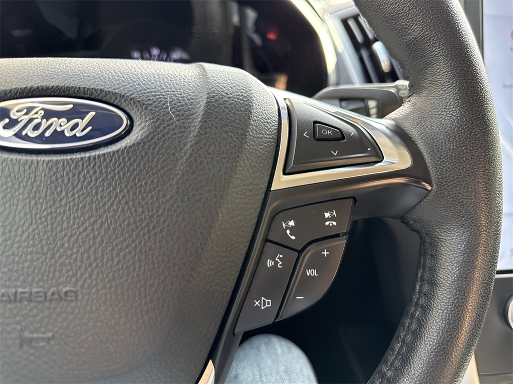 2022 Ford Edge SEL photo 20