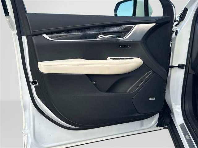 2025 Cadillac XT6 Sport photo 8