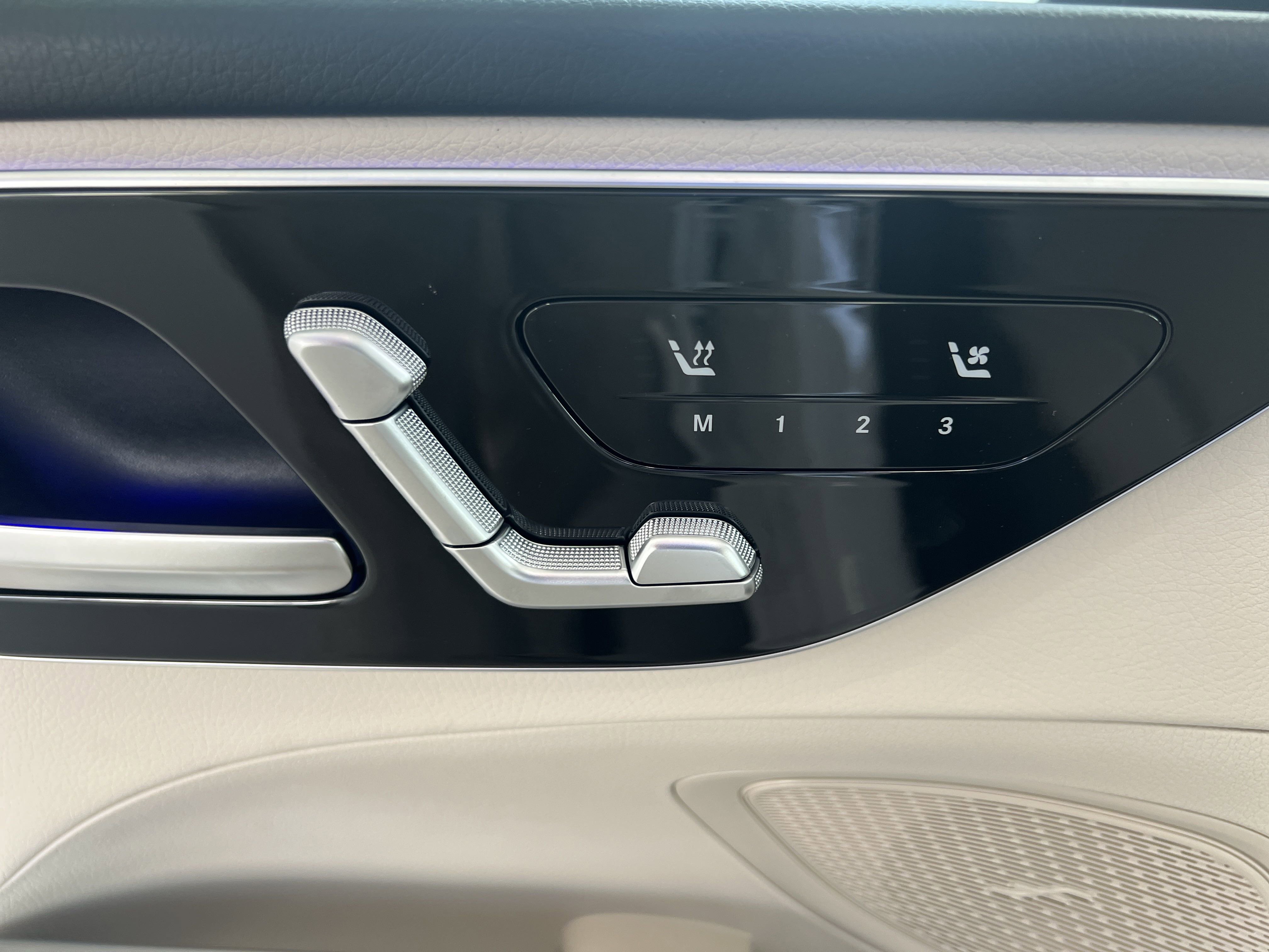 2025 Mercedes Benz C 300 photo 14