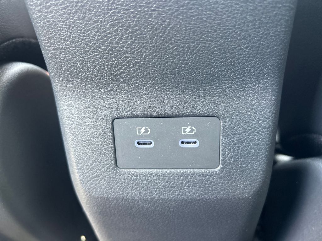 2026 Nissan Kicks SR photo 16