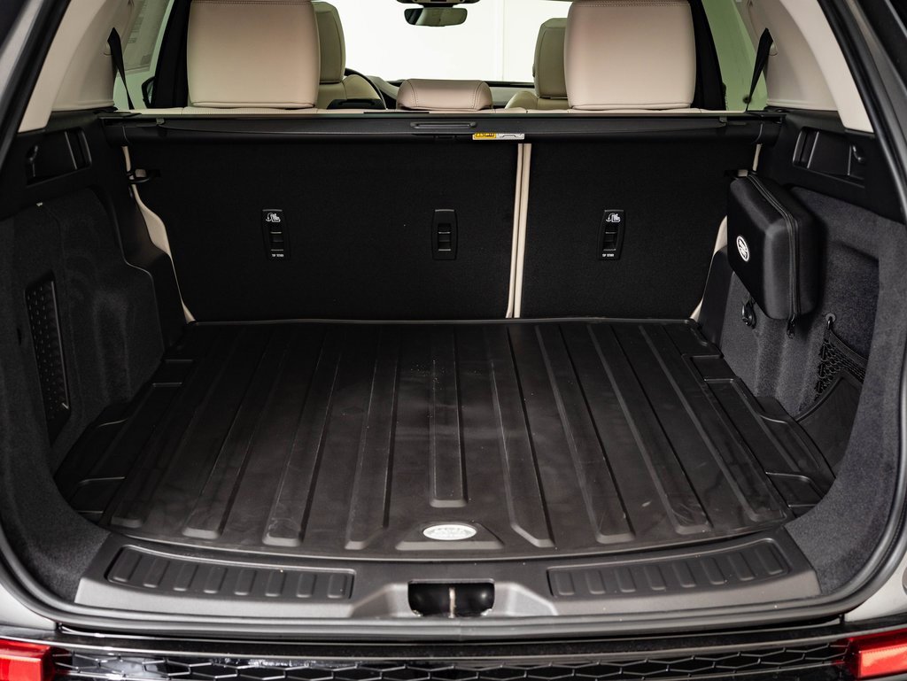 2025 Land Rover Discovery Sport S photo 14