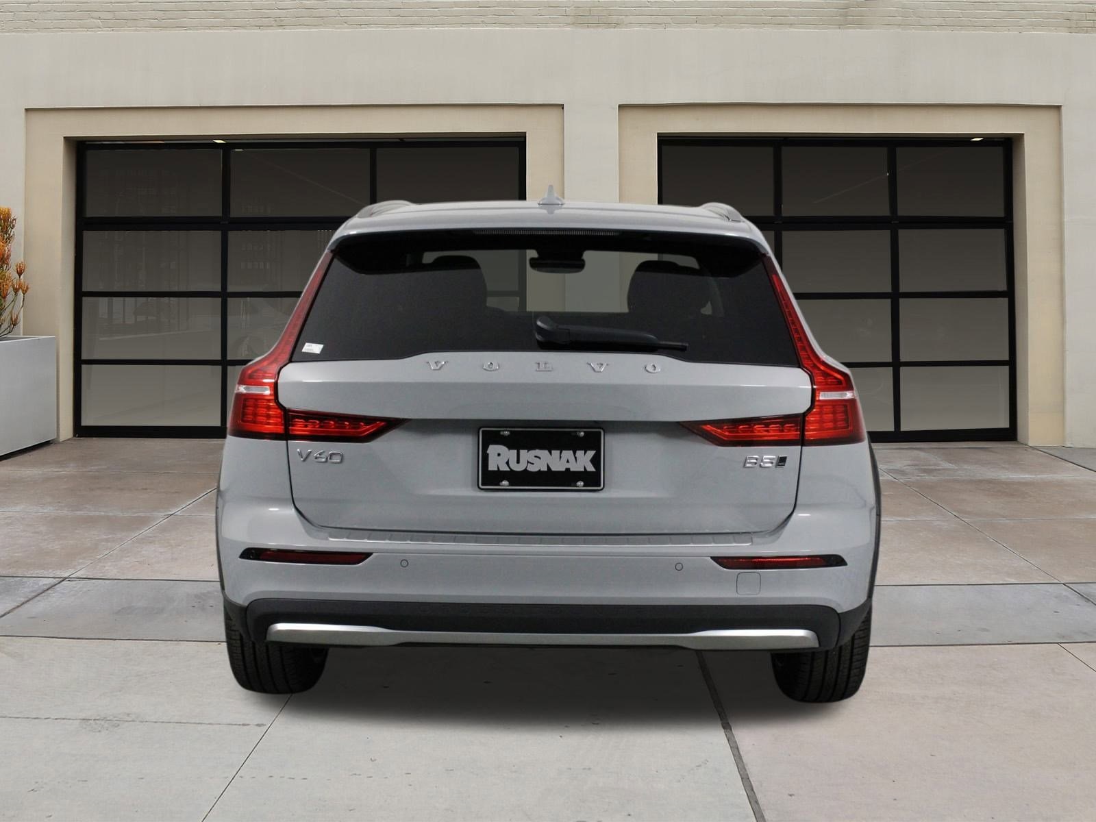 2026 Volvo V60 Cross Country B5 photo 4