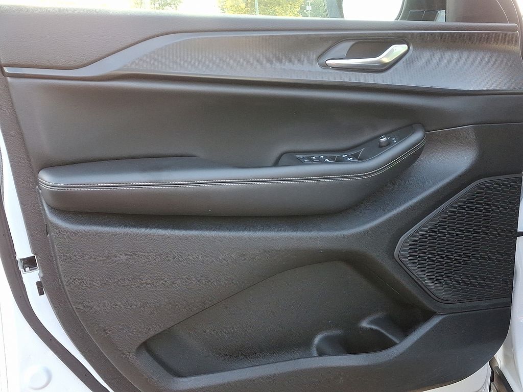 2024 Jeep Grand Cherokee Altitude photo 11
