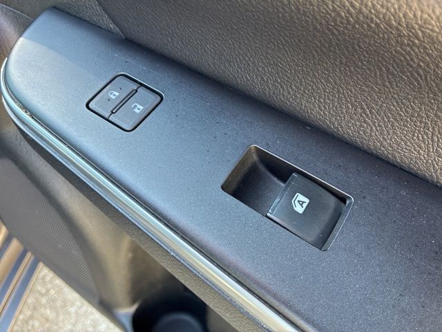 2017 Toyota Camry XLE XSE photo 23