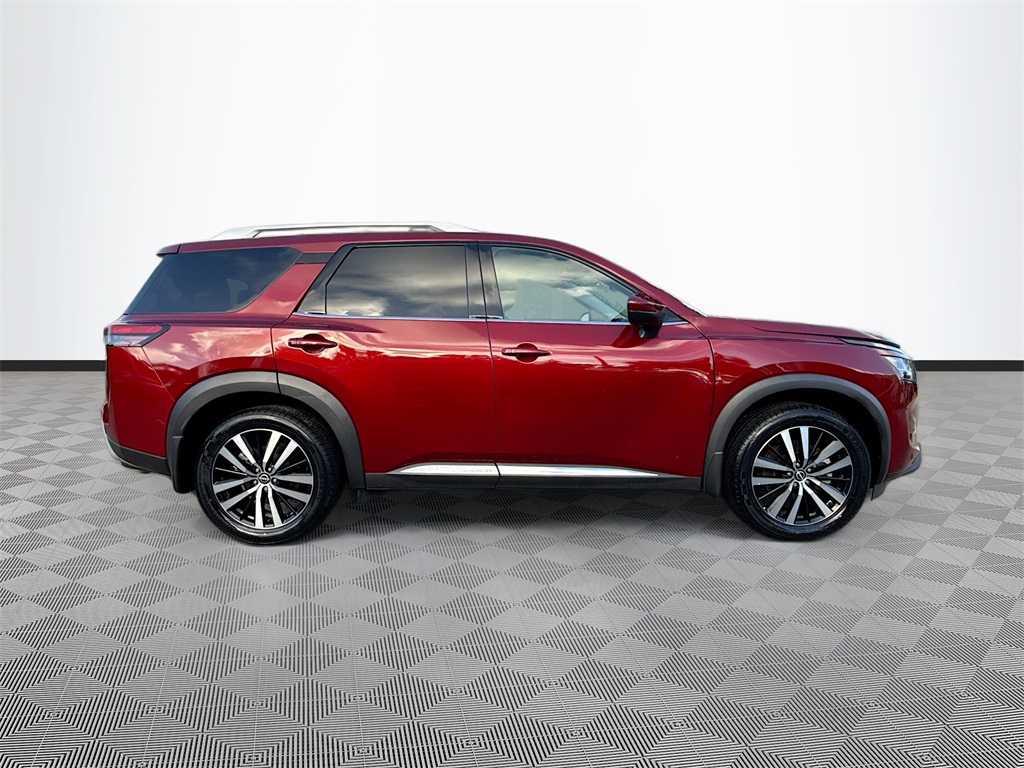 2023 Nissan Pathfinder Platinum photo 4