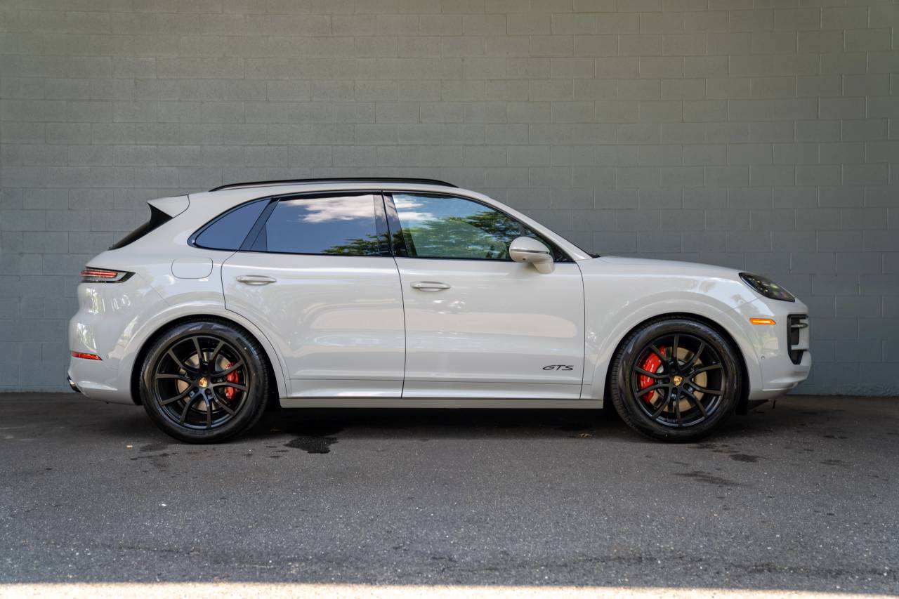 2025 Porsche Cayenne GTS photo 15