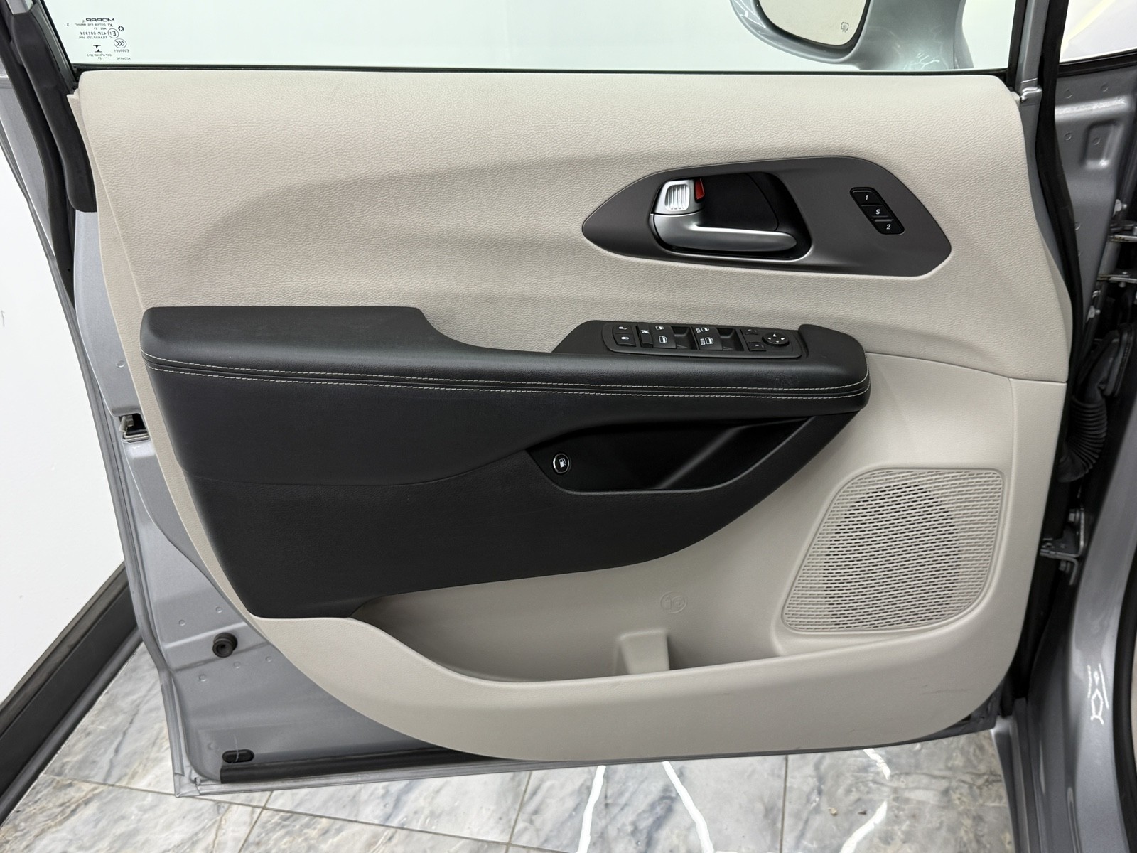 2021 Chrysler Pacifica Hybrid Touring L photo 42