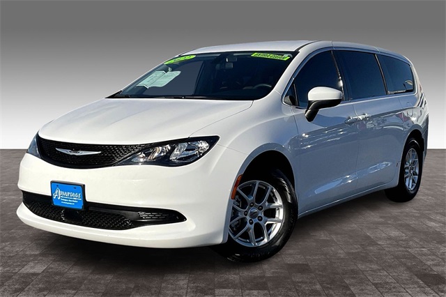 Chrysler Voyager LX's photo