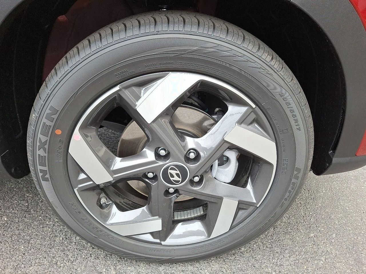 2025 Hyundai Venue SEL photo 3