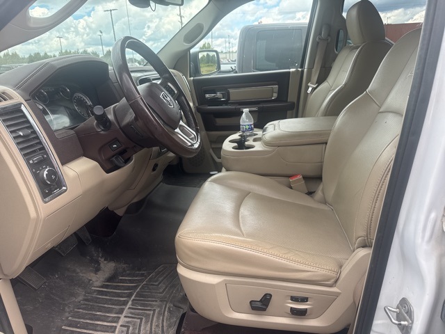 2016 Ram 1500 Laramie photo 2