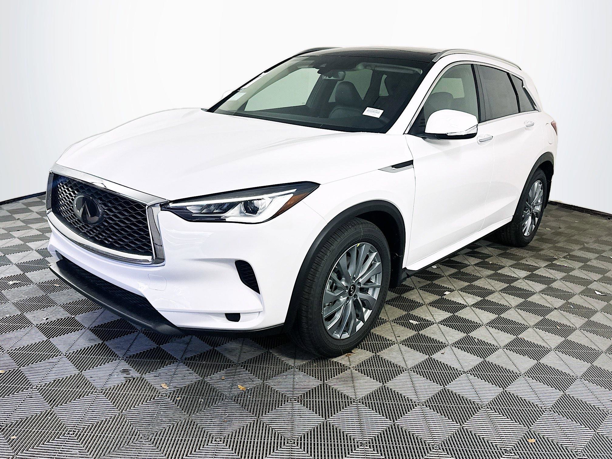 2025 Infiniti QX50 Luxe AWD photo 3