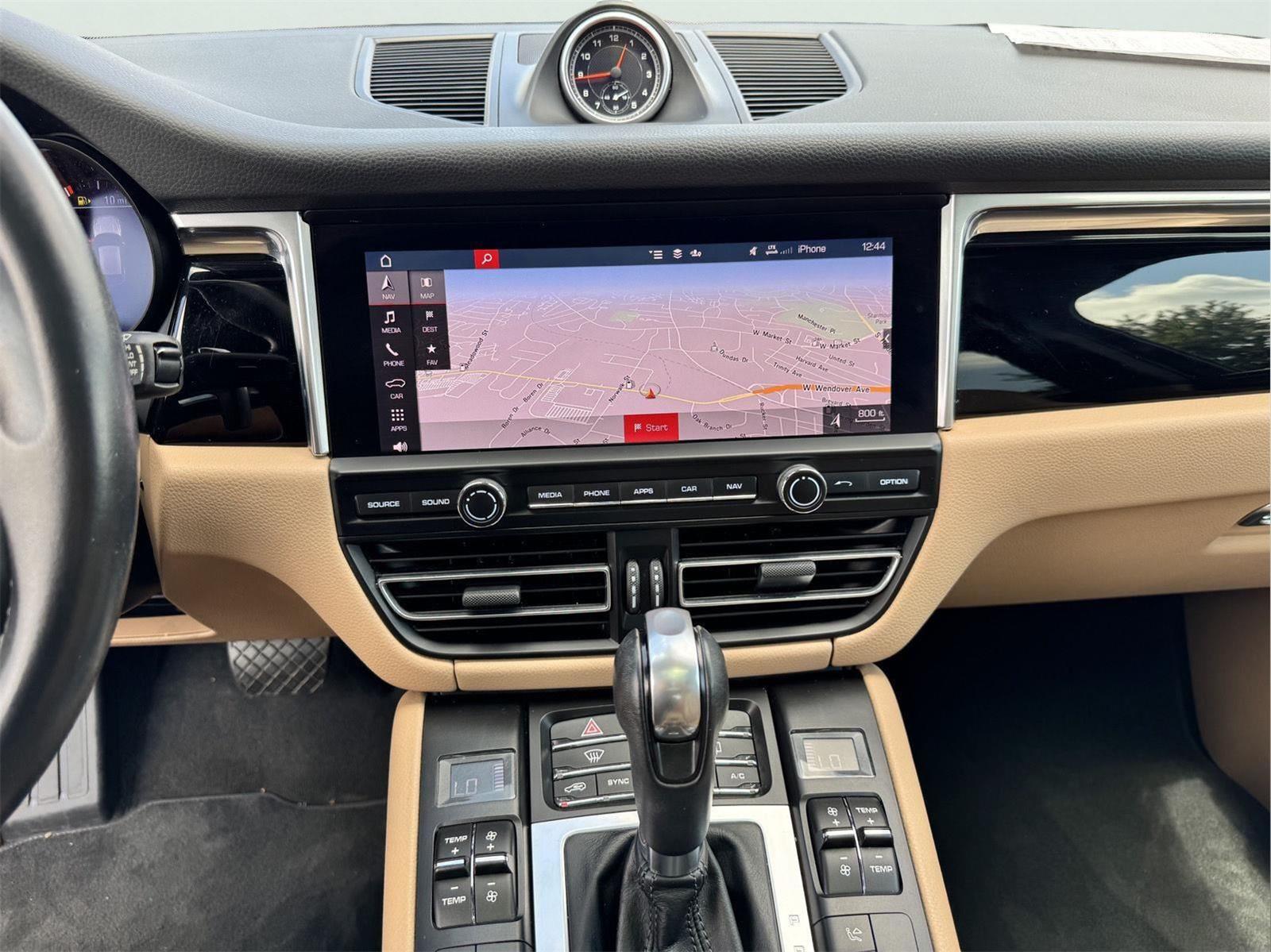 2021 Porsche Macan Base photo 43