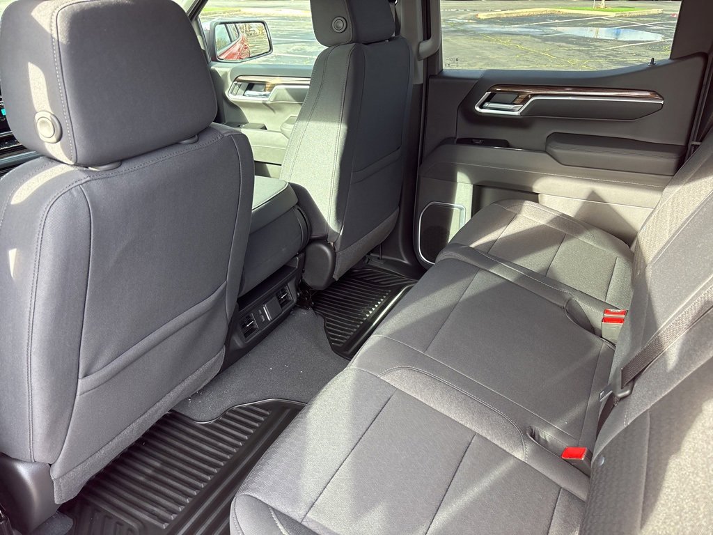 2025 Chevrolet Silverado 1500 LT photo 17